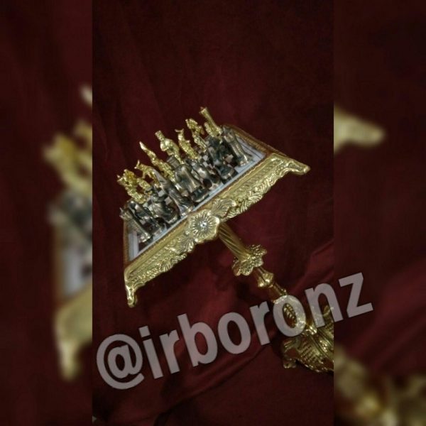 میز شطرنج برنزی مدل پایه شطرنجی با مهره برنزی - Image 2