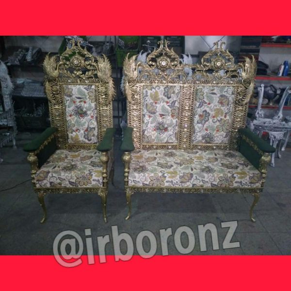 مبل طرح طاووس آلیاژ برنزی 7 نفره مدل تسمه 2 نگین پایه بلند تاج حلزونی - Image 2