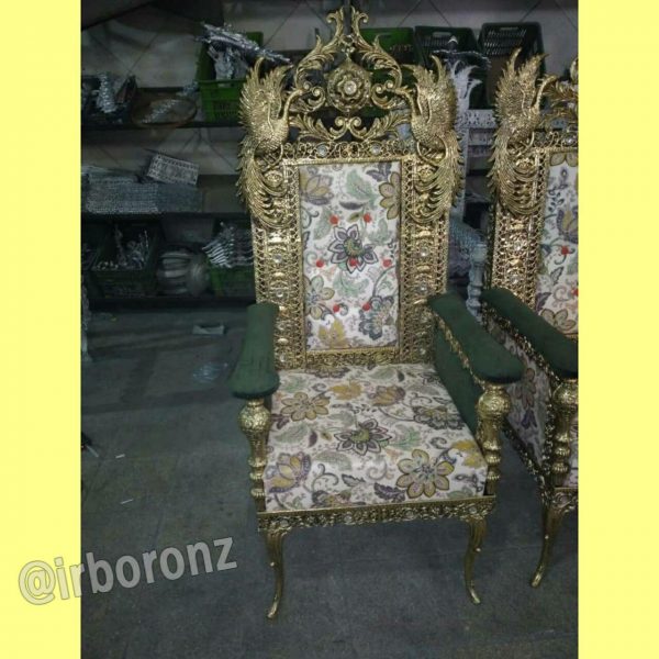 مبل طرح طاووس آلیاژ برنزی 7 نفره مدل تسمه 2 نگین پایه بلند تاج حلزونی - Image 5
