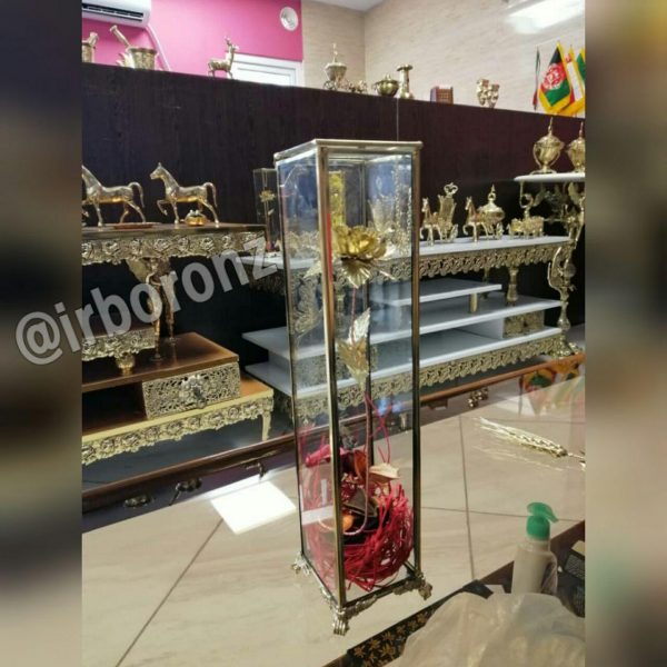 گل رز برنزی با قاب تزئینی مستطیل پایه دار - Image 3